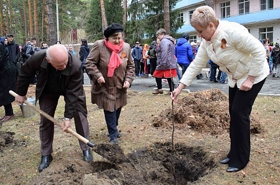 Жители Ямала в Кургане заложили «Аллею Победы» правительство.янао.рф
