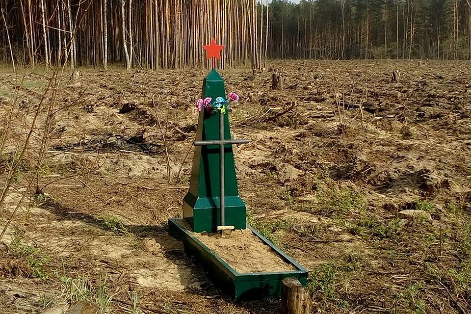 Гомельчанин заметил в поле солдатские останки и установил там обелиск. Фото: из архива героя публикации