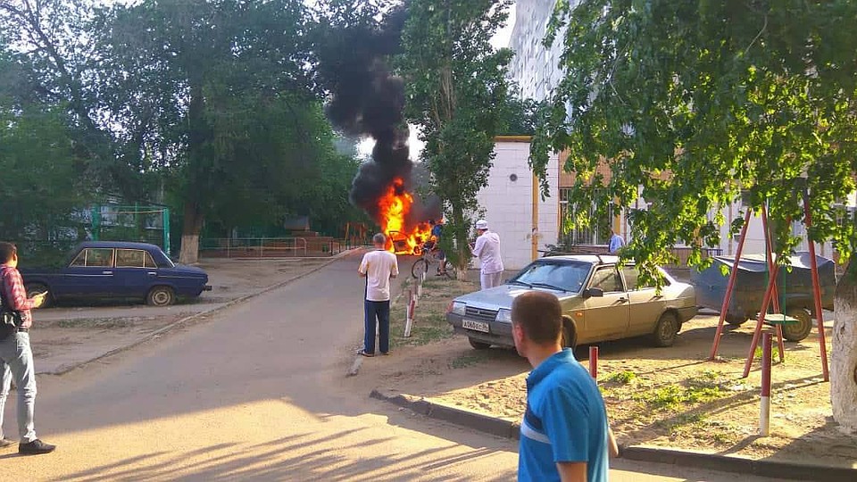 Автомобиль в результате пожара полностью сгорел. Фото: Максима Орлова