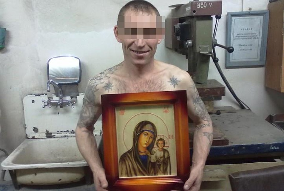 Сергей Крохалев пришел в полицию, чтобы вызволить любимую. И стал угрожать полицейским, что убьет себя