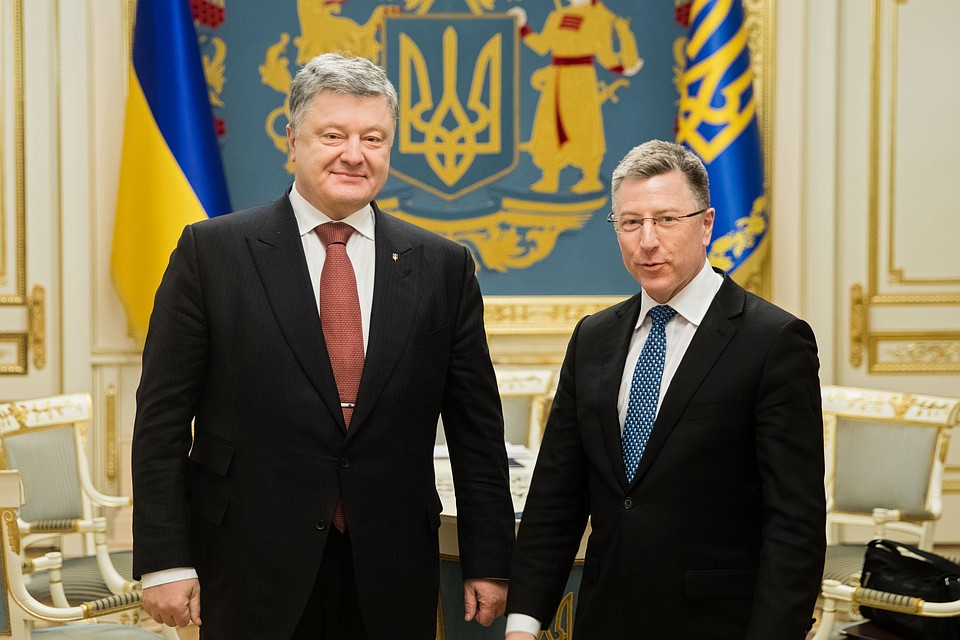 Украинский лидер Петр Порошенко и спецпредставитель Госдепартамента США по Украине Курт Волкер