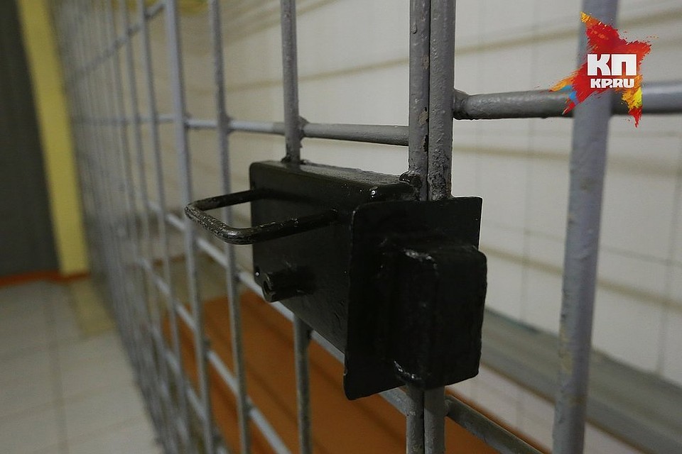 До дому таксист клиентку не довез, свернул в гаражи, там убил. Через несколько дней подозреваемого задержали, на него завели уголовное дело по статье «Убийство»,