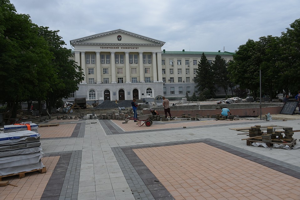 Площадь перед вузом скоро будет не узнать. Фото: пресс-служба ДГТУ.