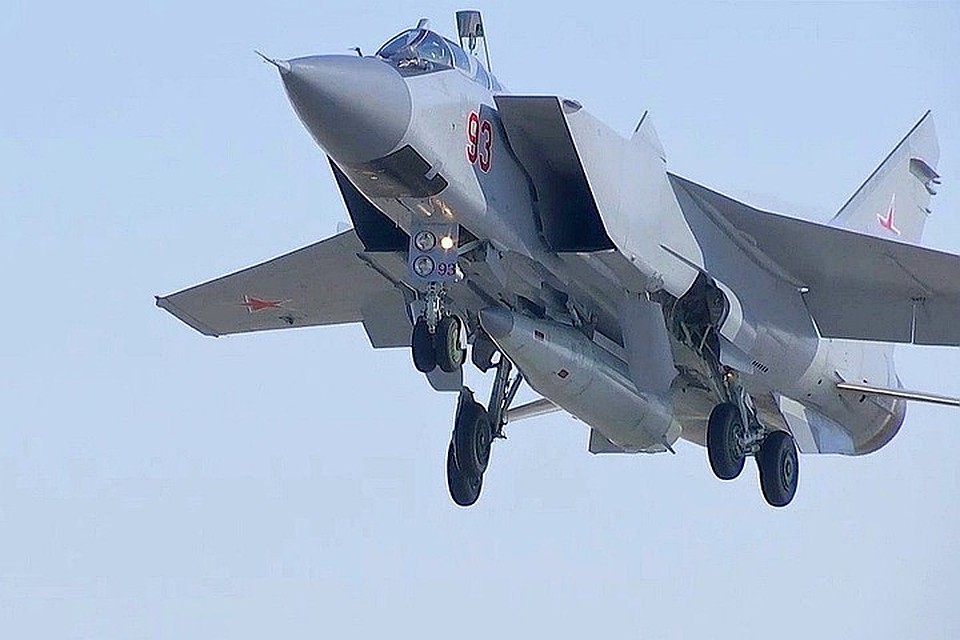 Истребитель МиГ-31 с комплексом «Кинжал». Фото: twitter.com/russian_defence