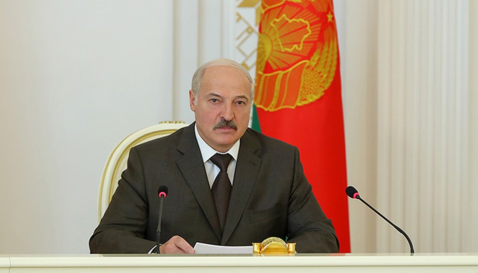 Лукашенко потребовал объяснить, почему так часто в последнее время говорят о дедовщине в армии. Фото: пресс-служба президента.
