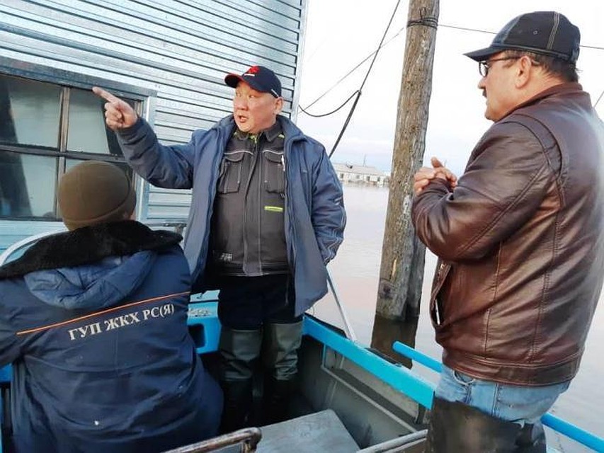 Ввиду угрозы подтопления коммунальщики заранее демонтировали резервное оборудование в четырех котельных Зырянки и в котельной села Верхнеколымск.