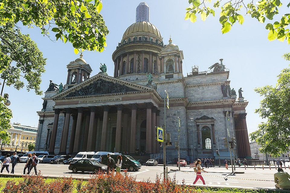 Первое воскресенье лета в Северной столице будет теплым.
