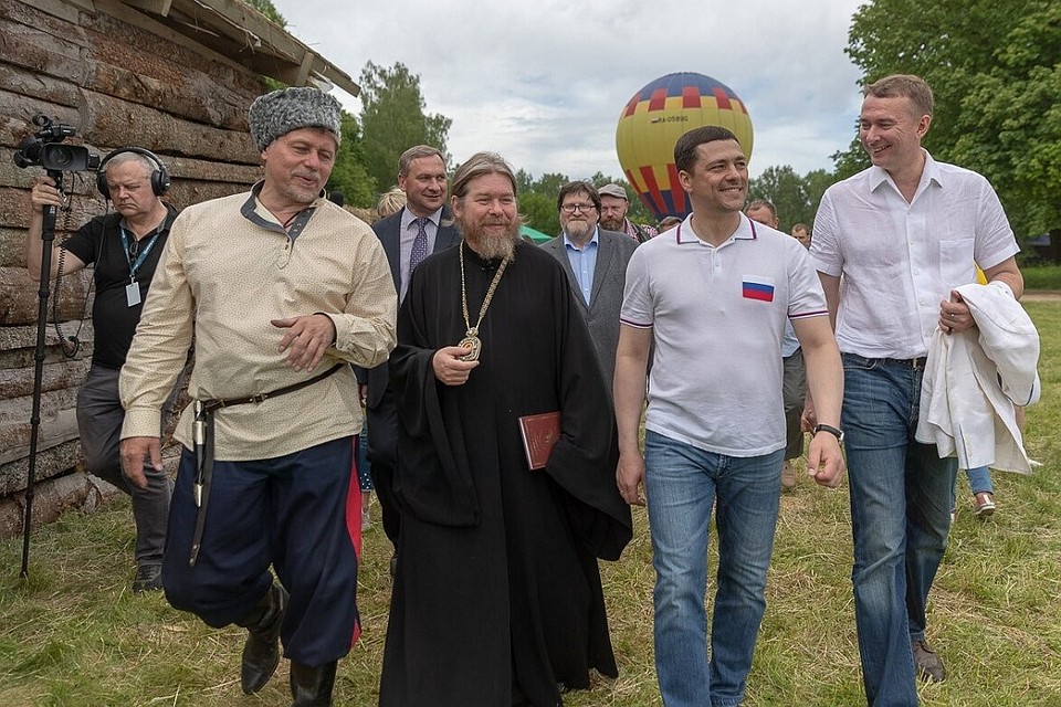 Михаил Ведерников, глава Псковской области, на празднике поэзии прочел стихотворение Пушкина.