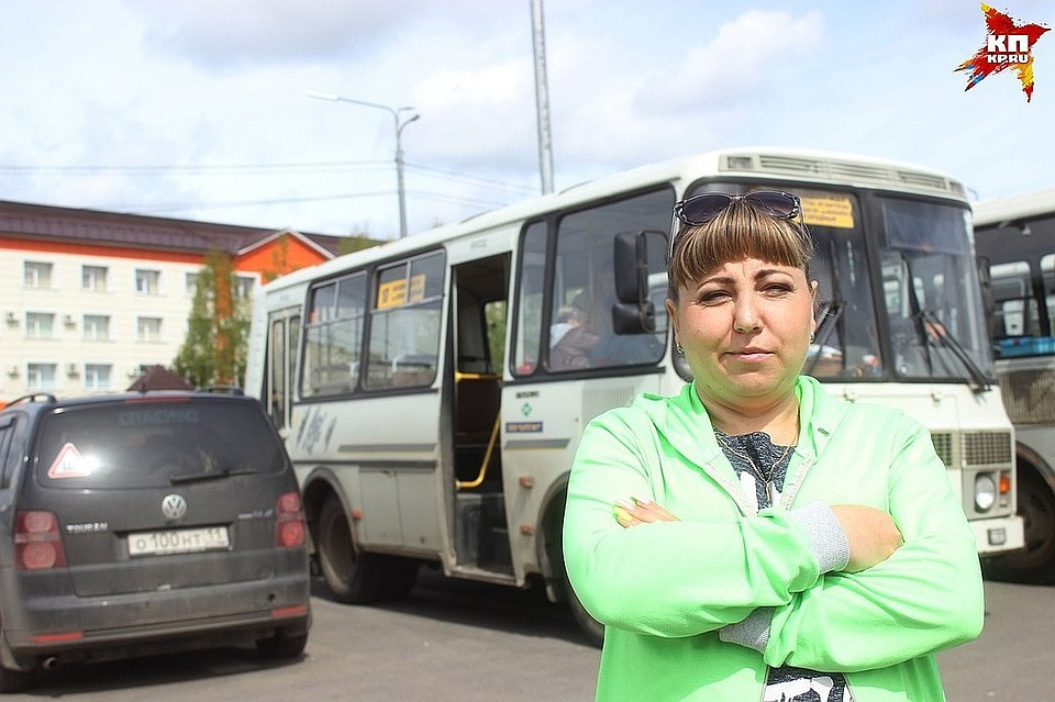 В 6 утра возле гипермаркета "Лента" началась акция протеста владельцев автобусов