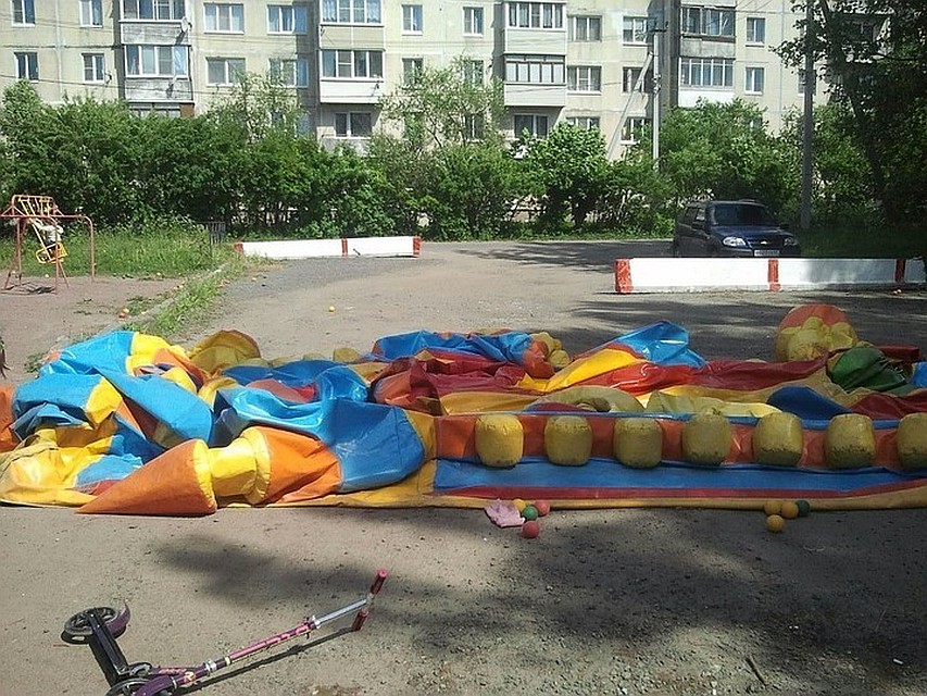 ЧП во Всеволожском районе Ленобласти: Во время сильного ветра унесло батут с детьми. ФОТО: ДТП и ЧП СПб ВКонтакте