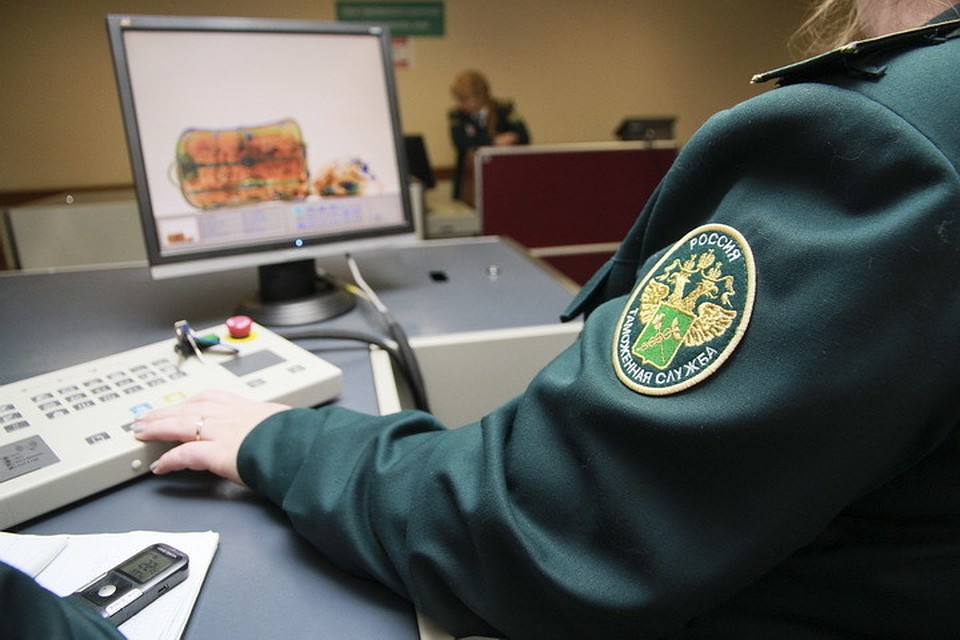 В Пскове сотрудники таможни и полиция проверили внутренний рынок на наличие контрафакта.