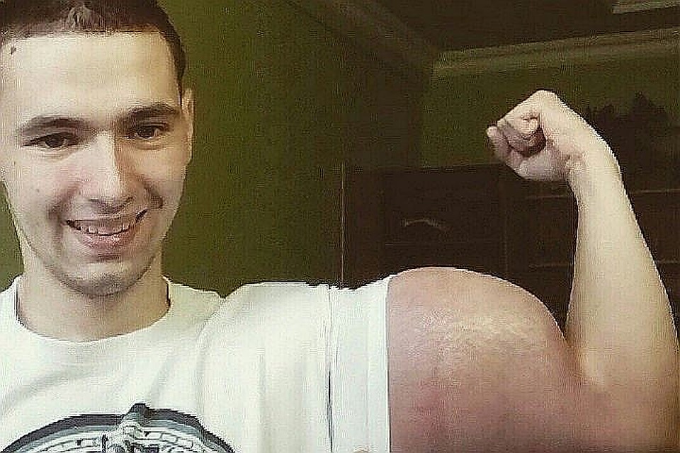 Кирилл Терешин помог другу отремонтировать машину. Фото: vk.com/slacker26rus