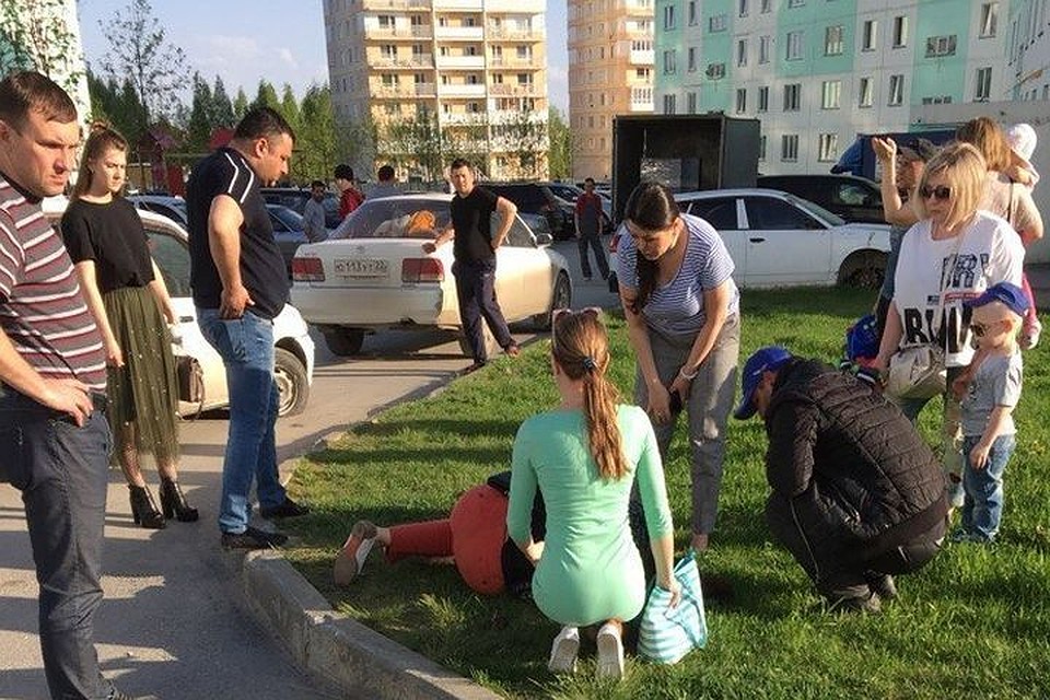 Женщину сбили во дворе дома. Фото: https://vk.com/mymjk.