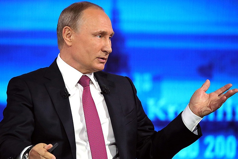 Слушайте "Прямую линию" с Владимиром Путиным на Радио "Комсомольская правда" в 16:00 по новосибирскому времени.