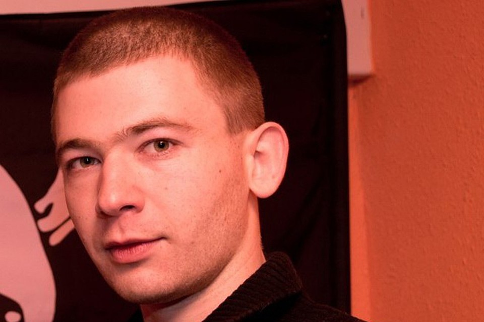 Петр Литвинцев переживает, что после прямой линии, где на всю страну заявили - "Он работает маляром", его лишат пособия по безработице.