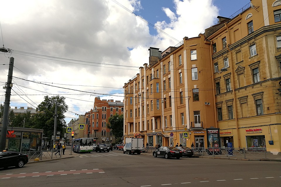 В Петербурге идет борьба с незаконной рекламой.