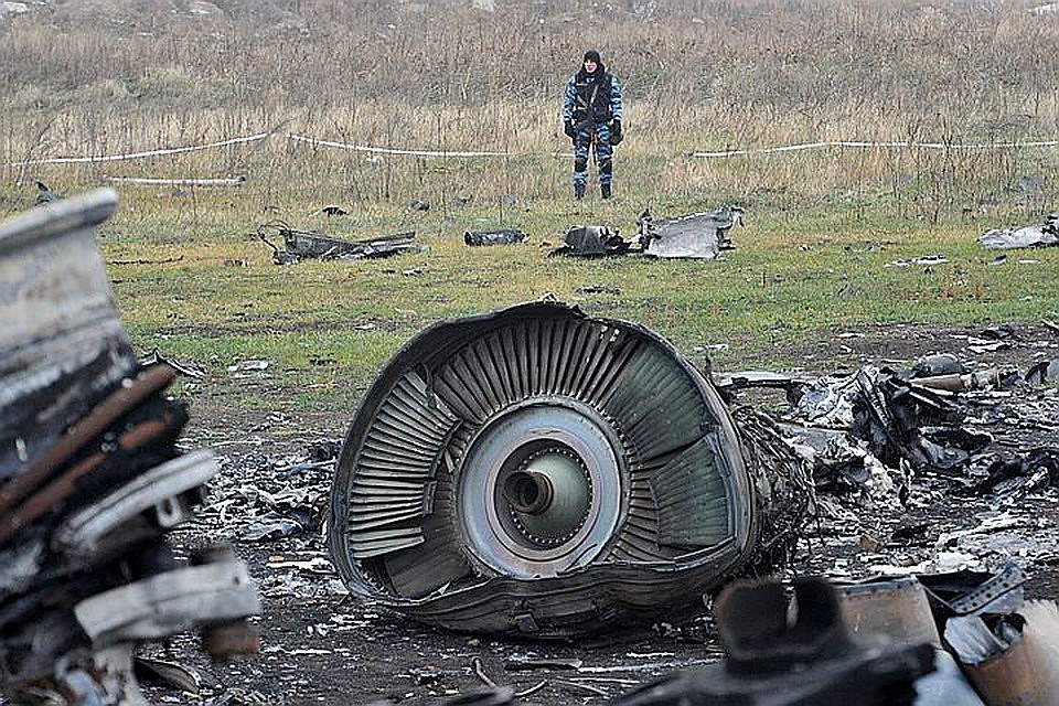 На месте крушения малайзийского Боинга 777 на границе Украины с Россией