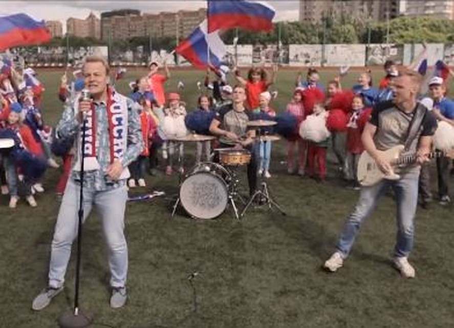 Композицию исполнил артист Дмитрий Дунаев