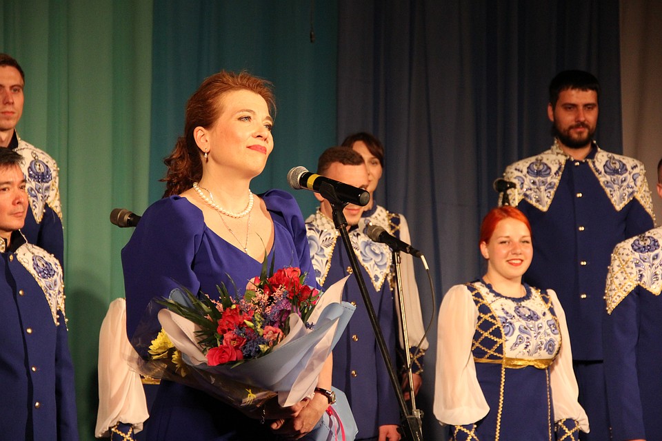 Елена Беляева и артисты Амурского камерного хора «Возрождение».