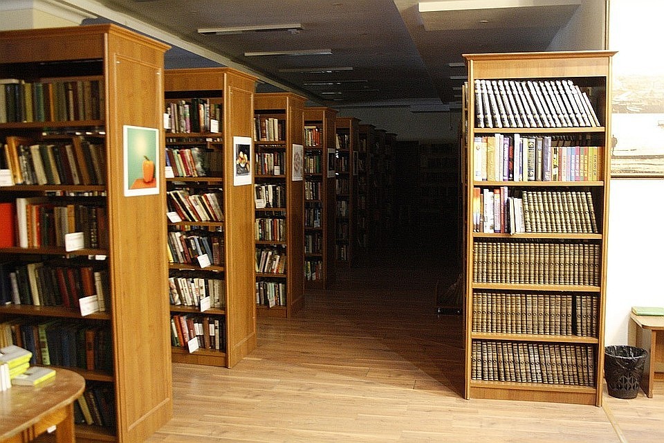 Весь день будут работать тематические выставки книг и периодических изданий.