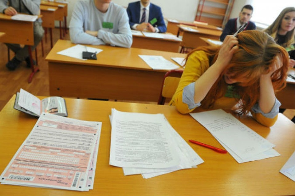 Павел не может сдать экзамены, но без них его не зачислят в 10 класс Фото: из архива "КП"