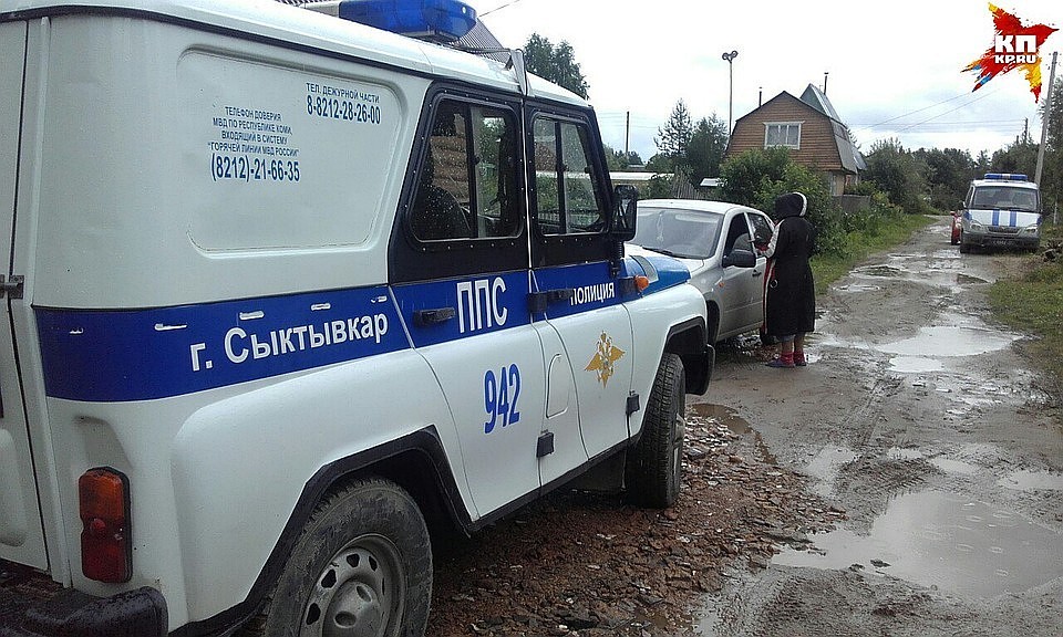 Полиция обнаружила трупы на дачном участке в поселке Дырнос.