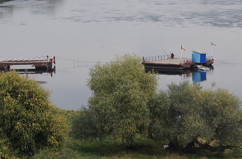 И в Сороках, как и в Косэуцах паромная переправа временно закрыта