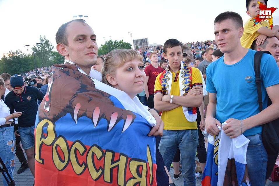 Новосибирцы активно интересуются футболом.
