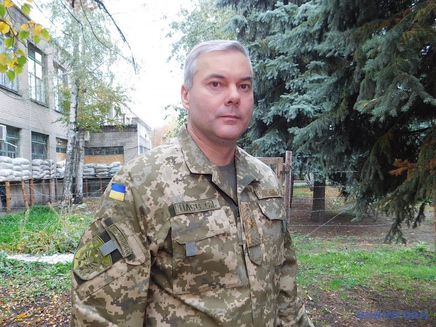 Командующий ООС генерал Сергей Наев всячески хочет понравиться жителям Донбасса на временно подконтрольной Киеву территории. ФОТО: ВКонтакте