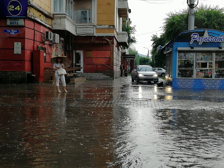 Сегодня все коммунальные службы продолжают работать в режиме круглосуточного дежурства.
