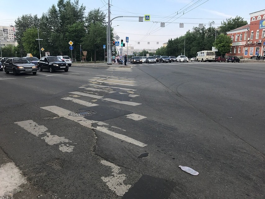 Снег сошел три месяца назад, а разметку до сих пор не обновили. Фото: «Гражданский патруль»