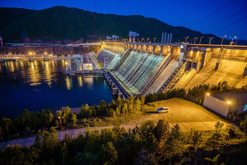 Красноярская ГЭС. Фото: Александр ПУСТОВАРОВ