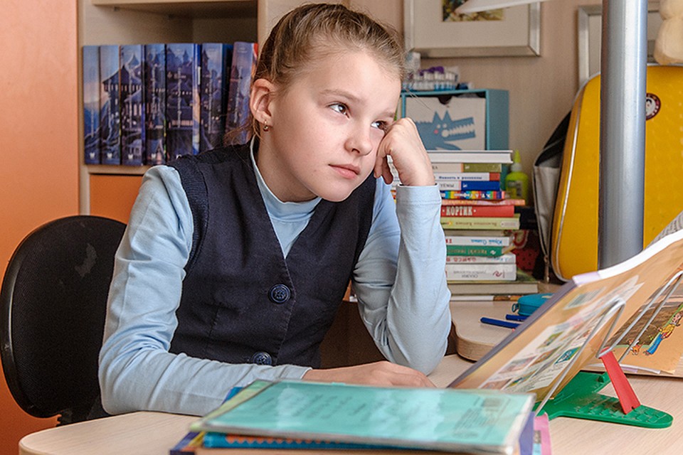 Не стоит даже пробовать говорить с ребёнком и спрашивать его, а что он хочет сам