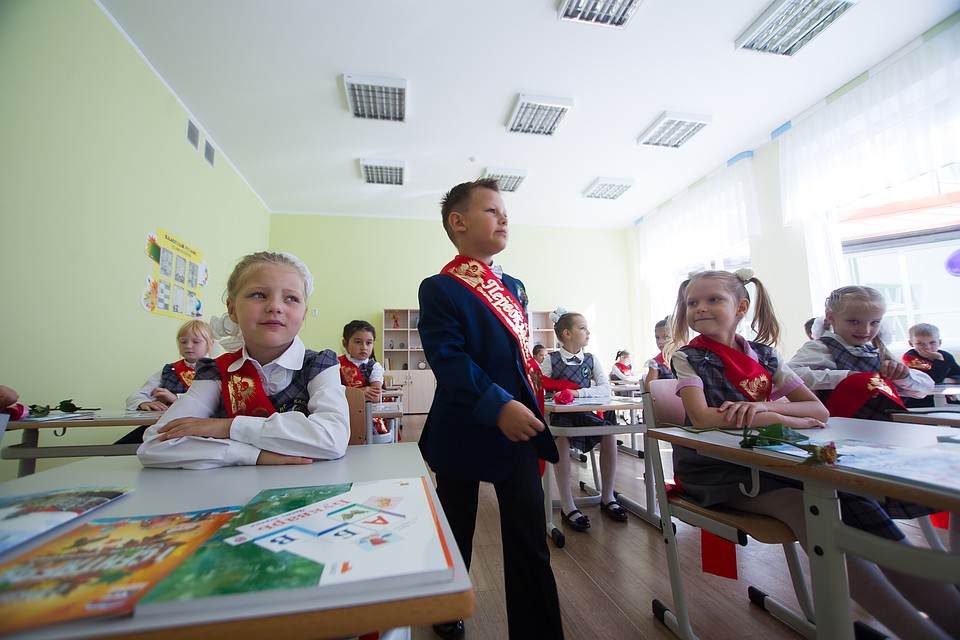На 1 июля 2018 года в 48 общеобразовательных учреждений поступило 4558 заявлений от родителей будущих первоклассников.