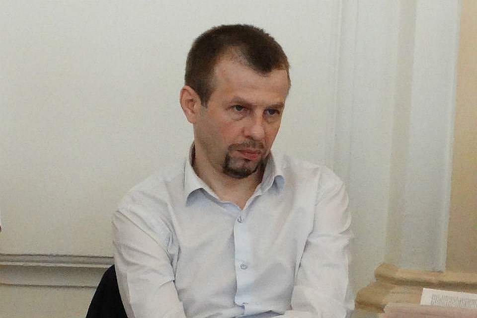 Евгений Урлашов не выходит на связь.