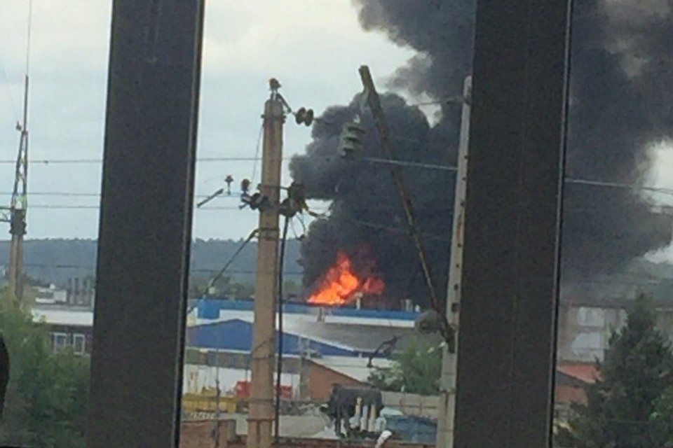 Причины пожара на иркутском авиазаводе пока не называются, рабочих эвакуировали