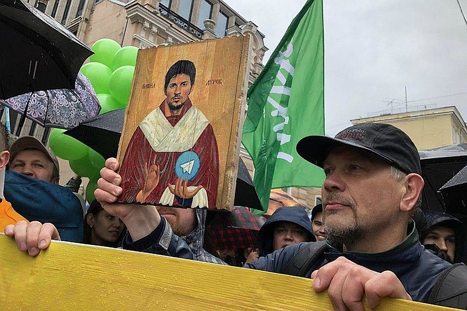 Первомайское шествие в Петербурге прошло под знаком "Телеграмма". Фото: Сообщество "Jtin / Новости интернета" во "ВКонтакте"