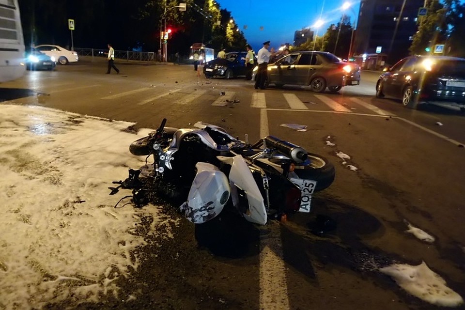 Виновным в ДТП с мотоциклистом в Кемерове может быть водитель легковушки