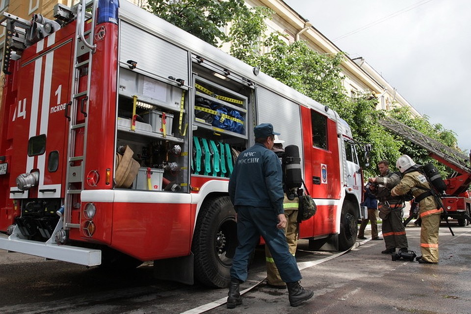 В Пскове задымился магазин бытовой техники.