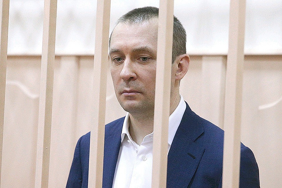 Бывший заместитель начальника управления "Т" Главного управления экономической безопасности и противодействия коррупции (ГУЭБиПК) МВД России полковник Дмитрий Захарченко в Басманном суде. ФОТО: Дмитрий Серебряков/ТАСС