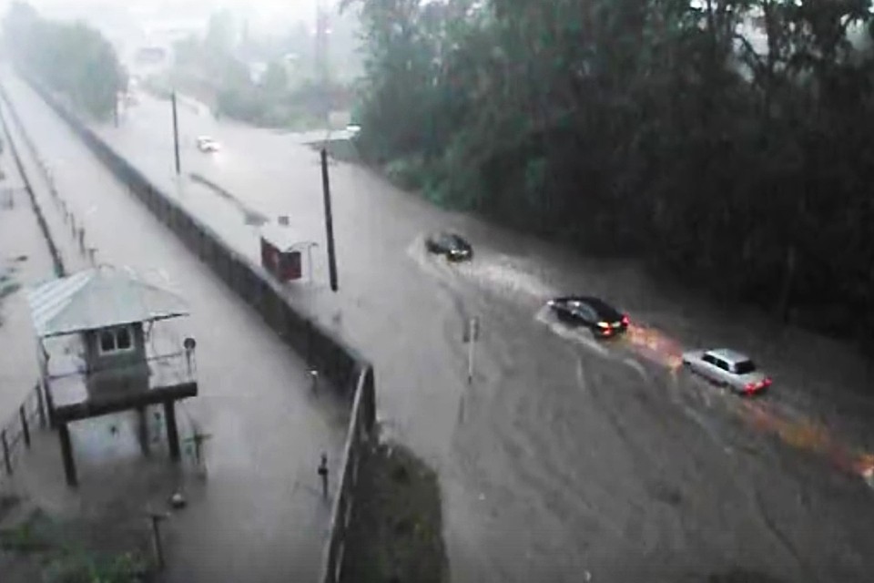 Вятские Поляны затопило после сильнейшего ливня. Фото: vk.com/meteokirov
