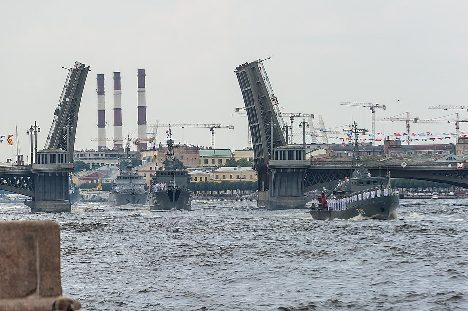 В Петербурге прошел парад в честь Дня ВМФ
