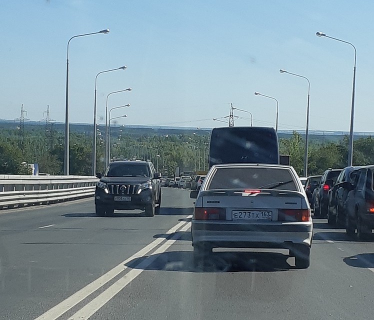Из-за аварии движение на Южном шоссе встало в обоих направлениях
