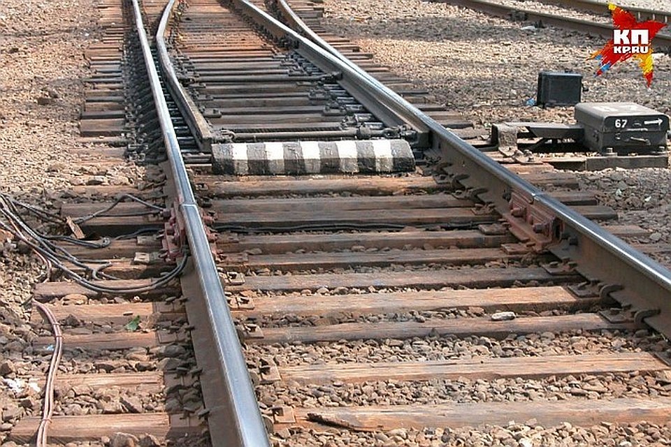 Петербуржец с помощью лома и ключа украл 275 тонн железнодорожных деталей.