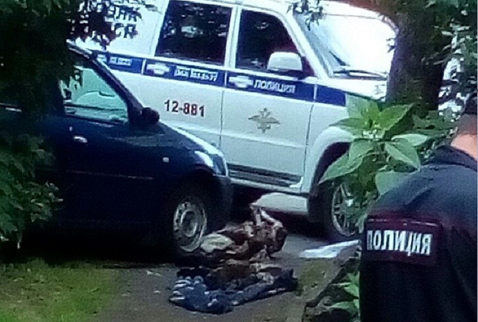 В Екатеринбурге пенсионерка вытащила мумию своего мужа на площадку и бросила