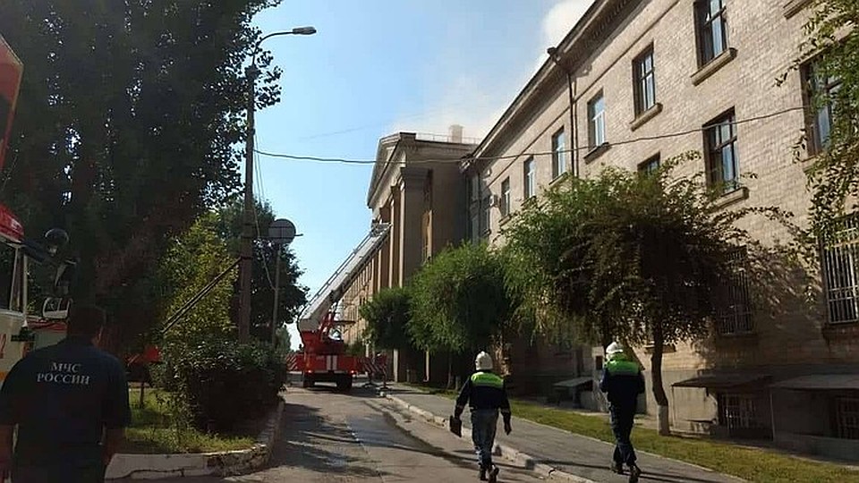 Локализовали пожар через полтора часа, а полностью ликвидировали ЧП в 18-17