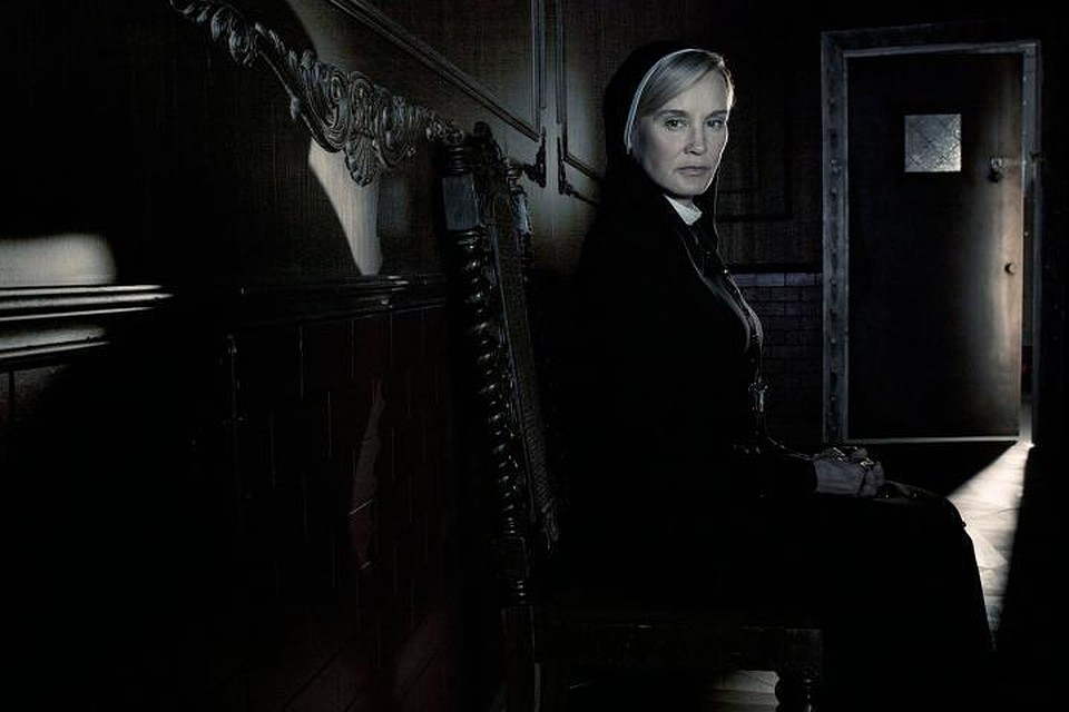 Джессика Лэнг в сериале "Американская история ужасов"