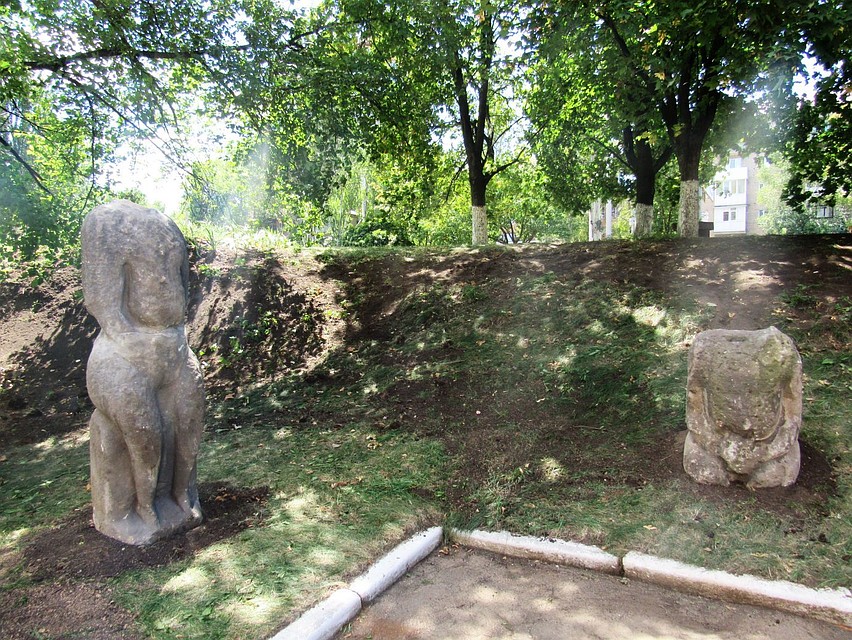 Вместе с новым пополнением в музее 76 каменных изваяний. Фото: пресс-служба ДРКМ