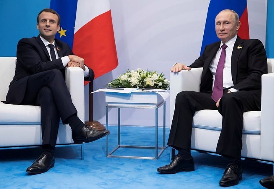 Президент Франции Эммануэль Макрон и российский глава Владимир Путин