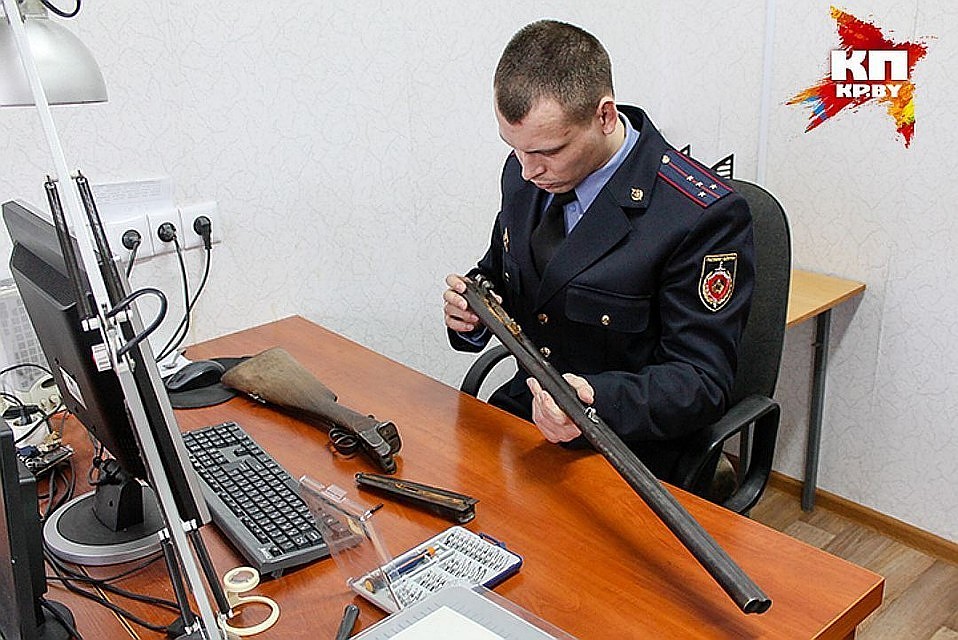 Полицейские выясняют, как оружие попало к мужчине